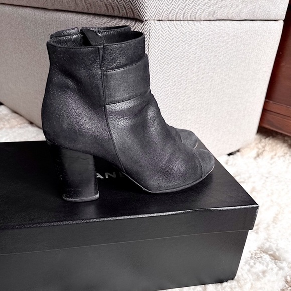 CHANEL CC LOGO CAP TOE ANKLE BLOCK HEEL BOOTS 35.5 - Picture 3 of 10